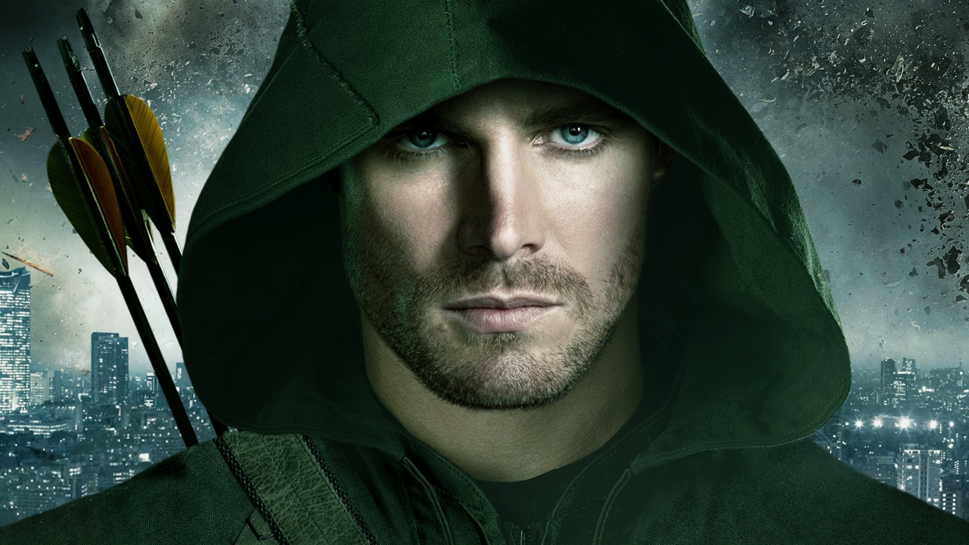 4K desktop wallpaper: close-up of a hooded, green-clad archer with piercing blue eyes and quiver over a moody city skyline — Arrow (TV Show) themed.