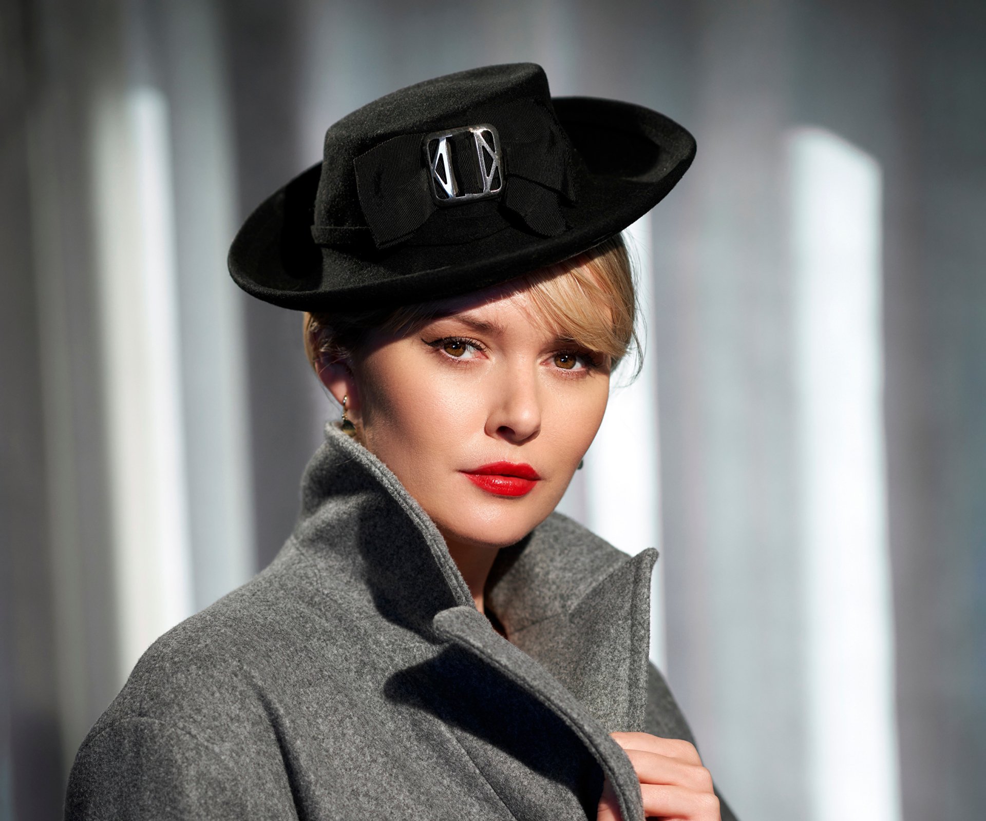 Download Lipstick Hat Woman Carla Monaco HD Wallpaper