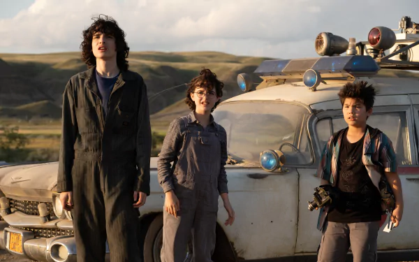 Mckenna Grace Finn Wolfhard movie Ghostbusters: Afterlife HD Desktop Wallpaper | Background Image