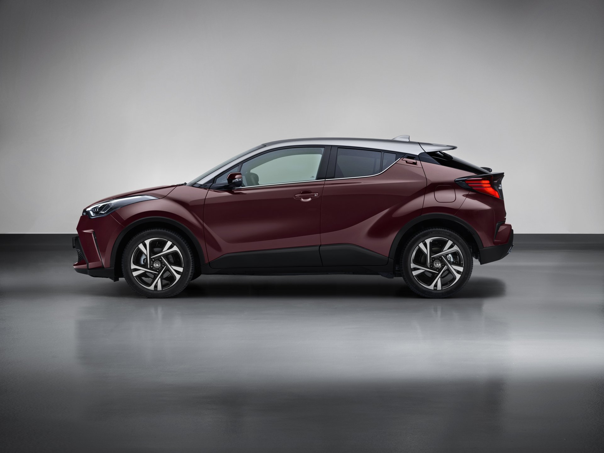 Download SUV Toyota C-HR Hybrid Vehicle Toyota C-HR 4k Ultra HD Wallpaper