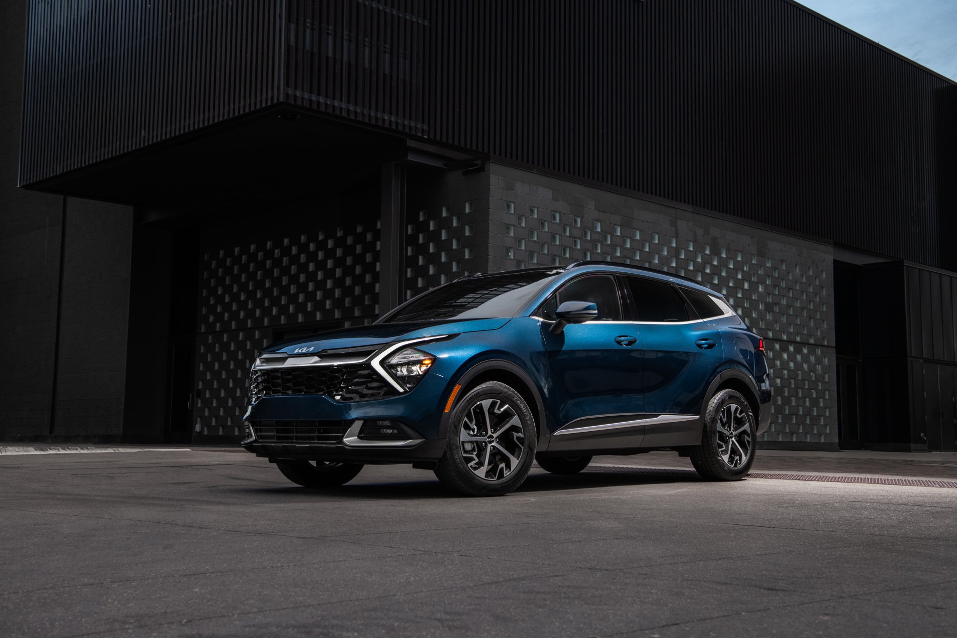 Download SUV Kia Sportage HEV Vehicle Kia Sportage 4k Ultra HD Wallpaper