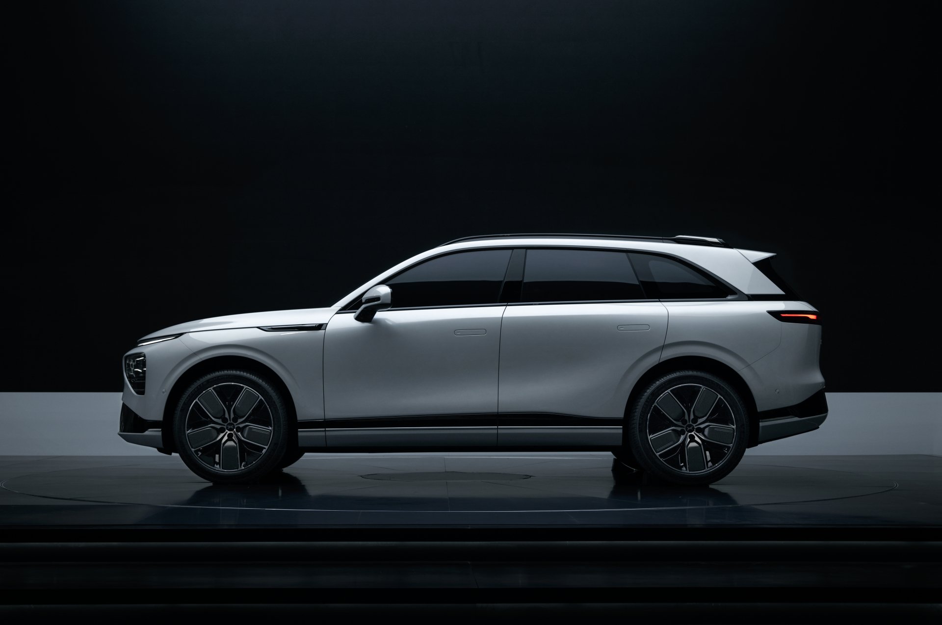 Download SUV Electric Car Vehicle Xpeng G9 4k Ultra HD Wallpaper