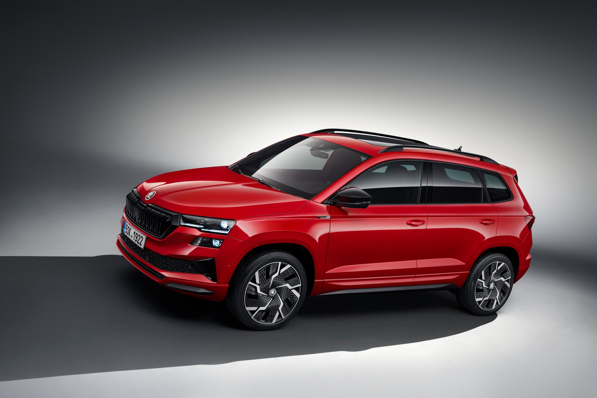 Download SUV Skoda Karoq 4×4 Sportline Vehicle Skoda Karoq 4×4 4k Ultra HD Wallpaper