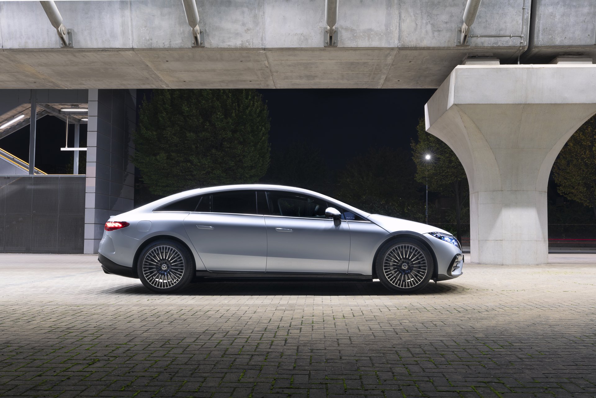 Download Mercedes-Benz EQS 450 AMG Line Vehicle Mercedes-Benz EQS 8k Ultra HD Wallpaper