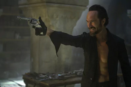 Chris Diamantopoulos movie Red Notice HD Desktop Wallpaper | Background Image