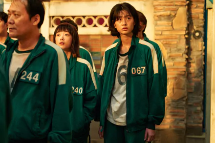 HoYeon Jung and cast members in green tracksuits from the TV show Squid Game featured in a 4K Ultra HD PC desktop wallpaper and background.