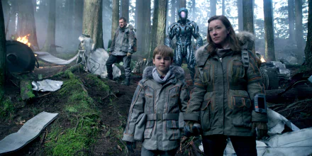 Maureen Robinson Molly Parker Will Robinson Maxwell Jenkins John Robinson Toby Stephens TV Show Lost In Space HD Desktop Wallpaper | Background Image