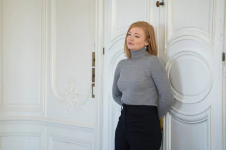 Sarah Snook TV Show Succession HD Desktop Wallpaper | Background Image