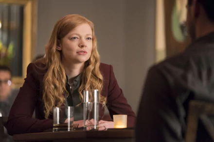 Sarah Snook TV Show Succession HD Desktop Wallpaper | Background Image