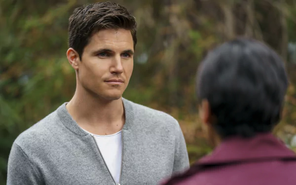 Robbie Amell TV Show Upload HD Desktop Wallpaper | Background Image