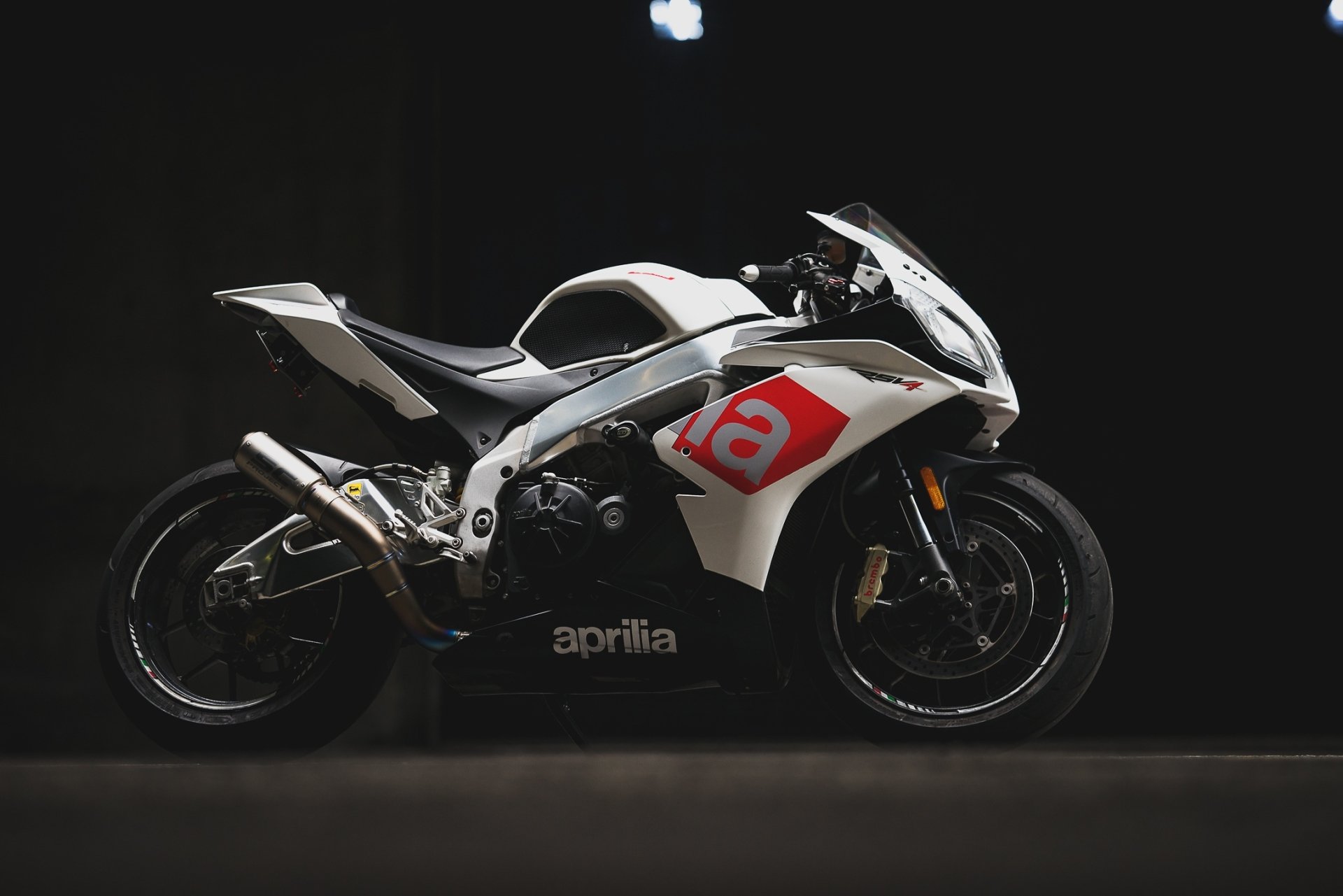 Download Vehicle Aprilia RSV4 HD Wallpaper
