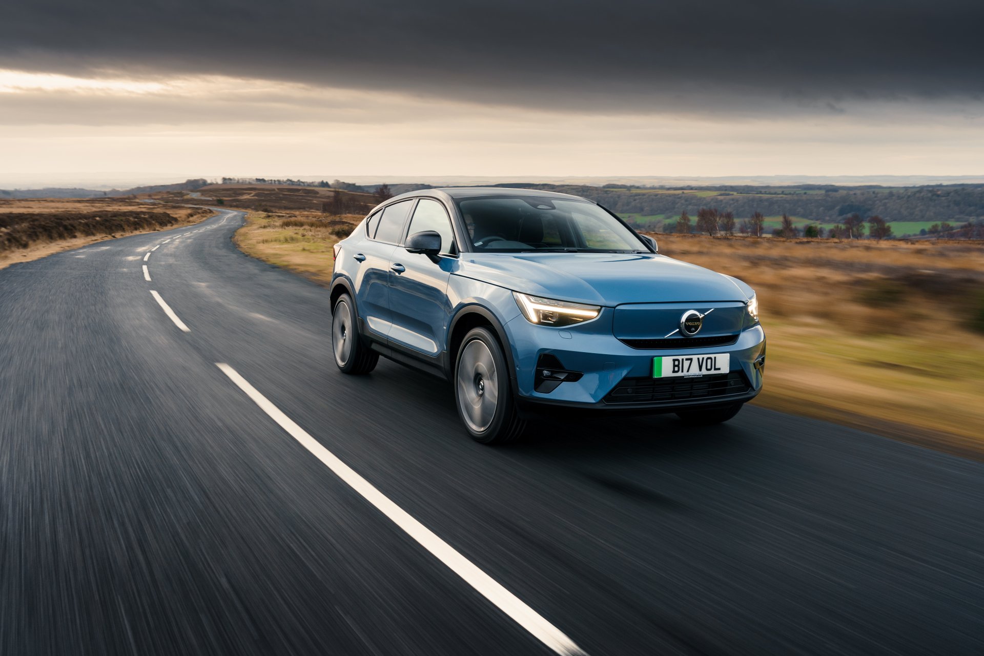 Download SUV Vehicle Volvo C40 4k Ultra HD Wallpaper