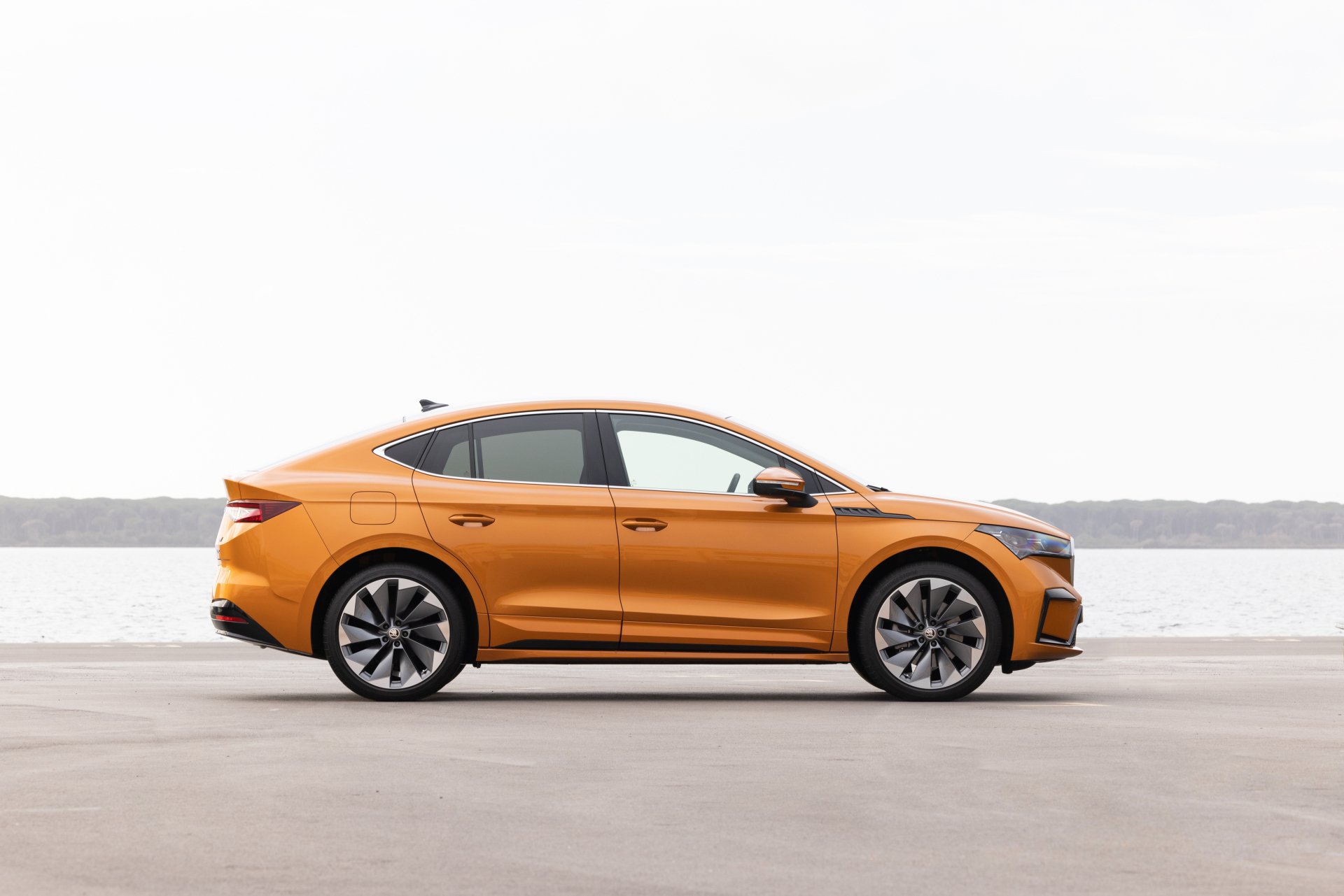 Download Vehicle Skoda Enyaq IV 80 4k Ultra HD Wallpaper