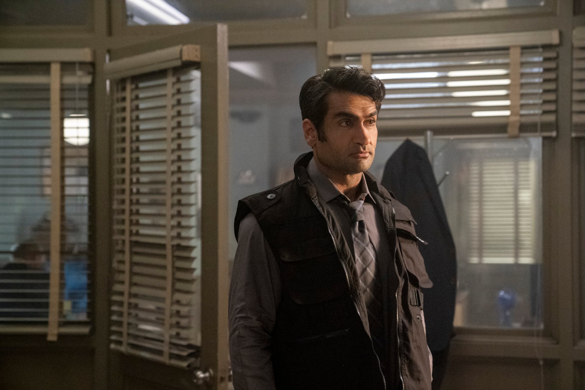 Download Kumail Nanjiani TV Show Murderville HD Wallpaper