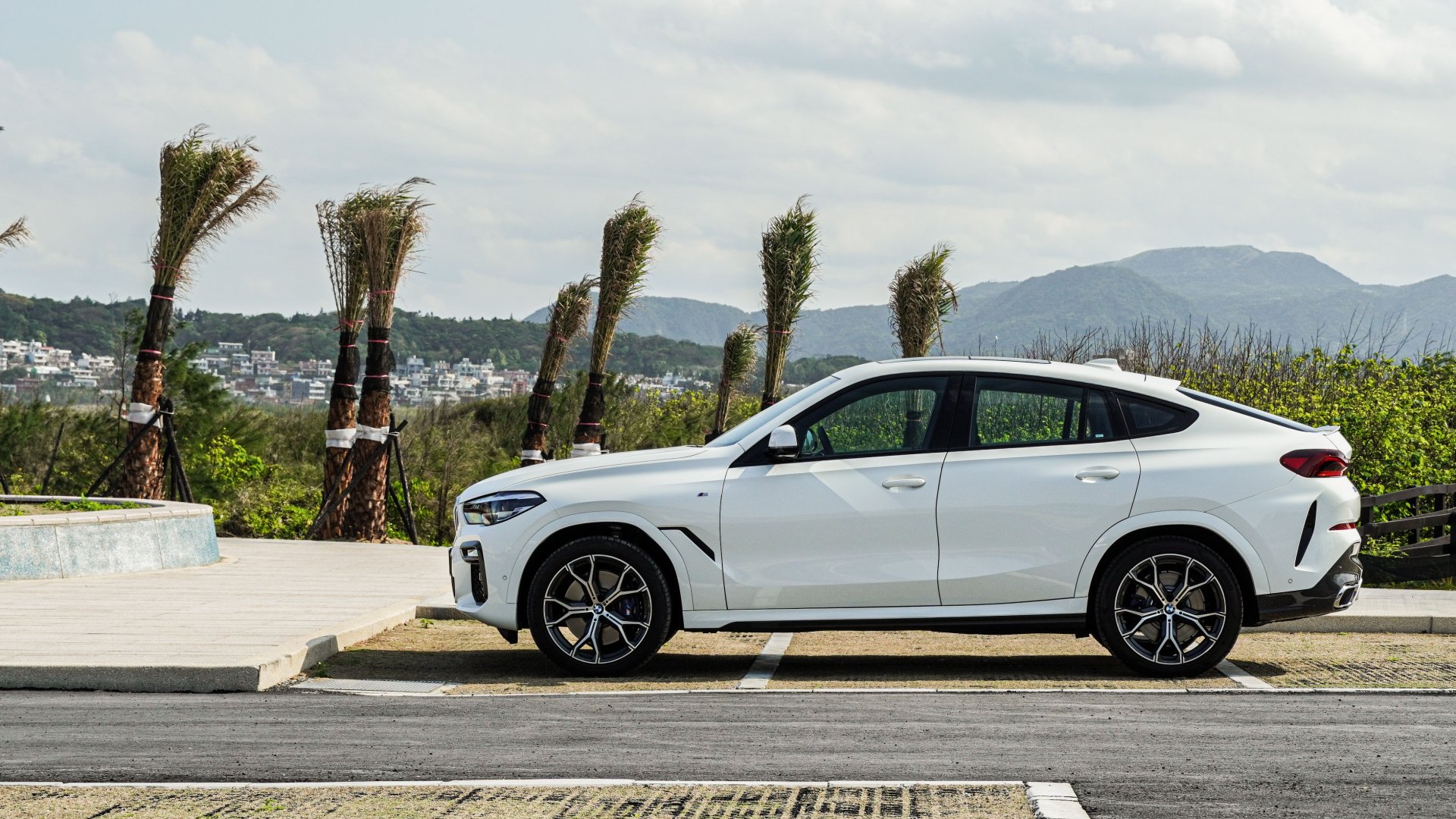 Download Vehicle BMW X6 HD Wallpaper