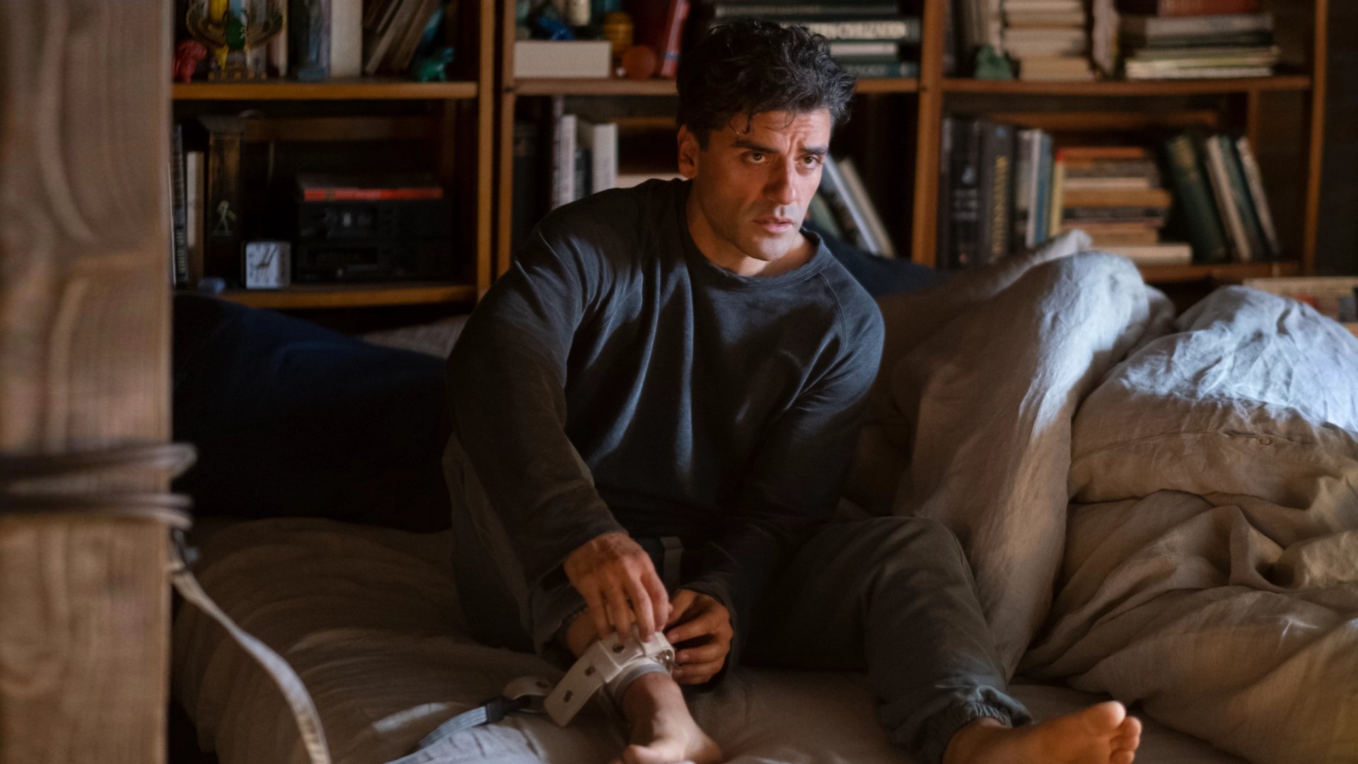 Download Oscar Isaac TV Show Moon Knight HD Wallpaper