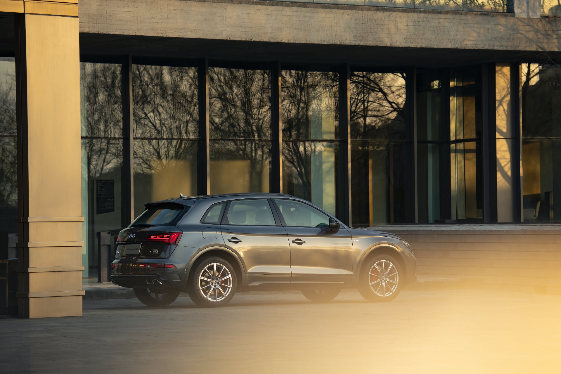 Download Vehicle Audi Q5 45 TFSI Quattro S Line 8k Ultra HD Wallpaper