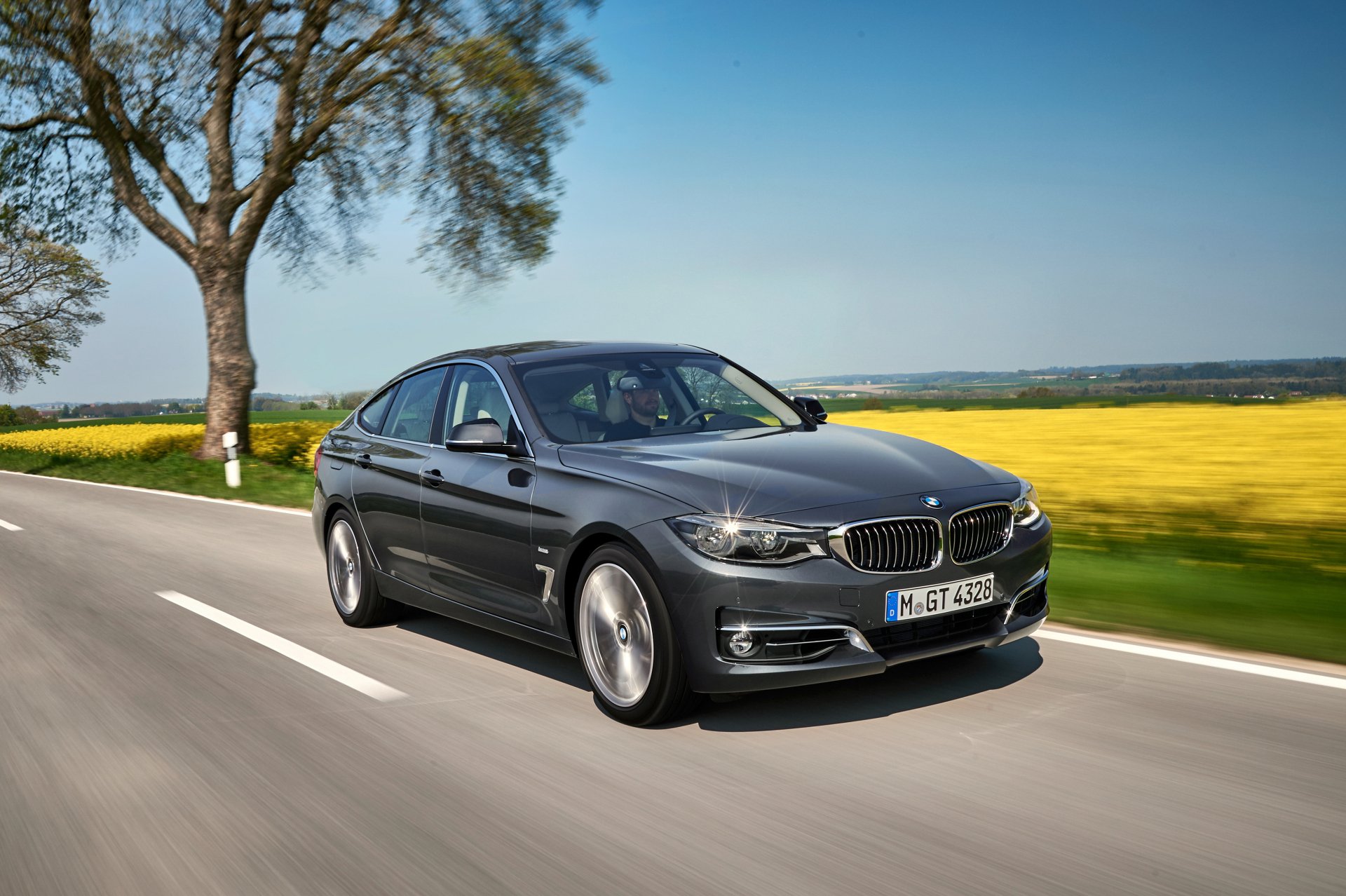 Download Vehicle BMW 3 Series 4k Ultra HD Wallpaper