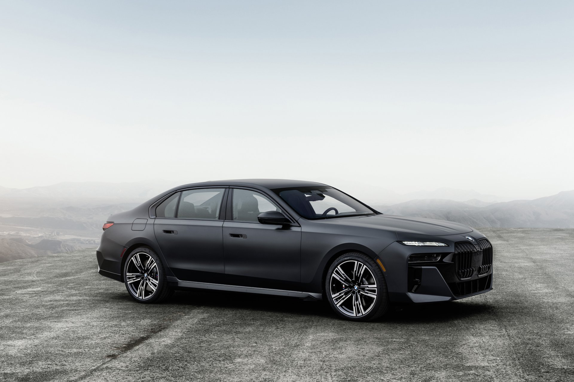 Download Vehicle BMW 760i XDrive 4k Ultra HD Wallpaper