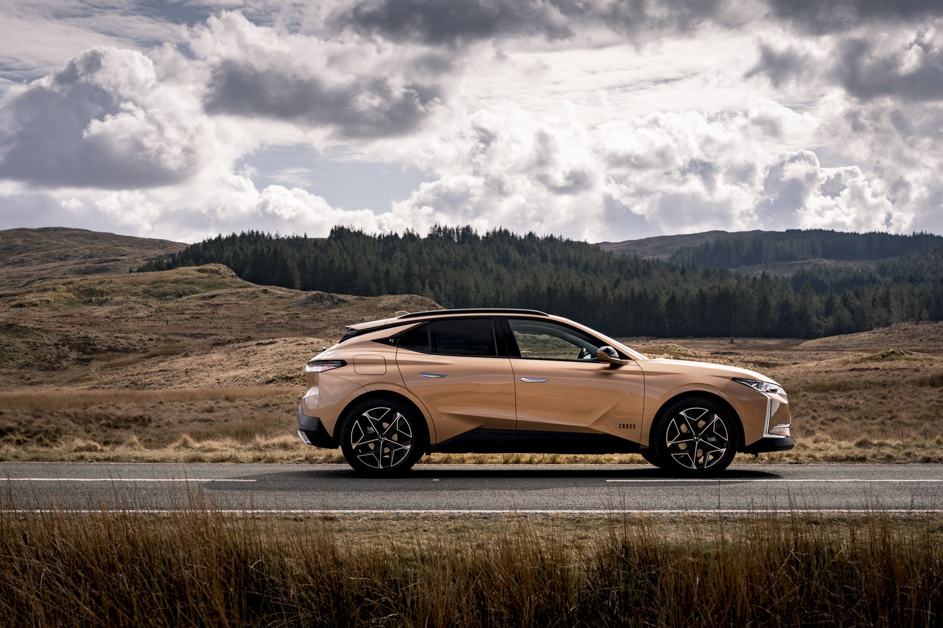 Download Vehicle DS 4 Cross 4k Ultra HD Wallpaper