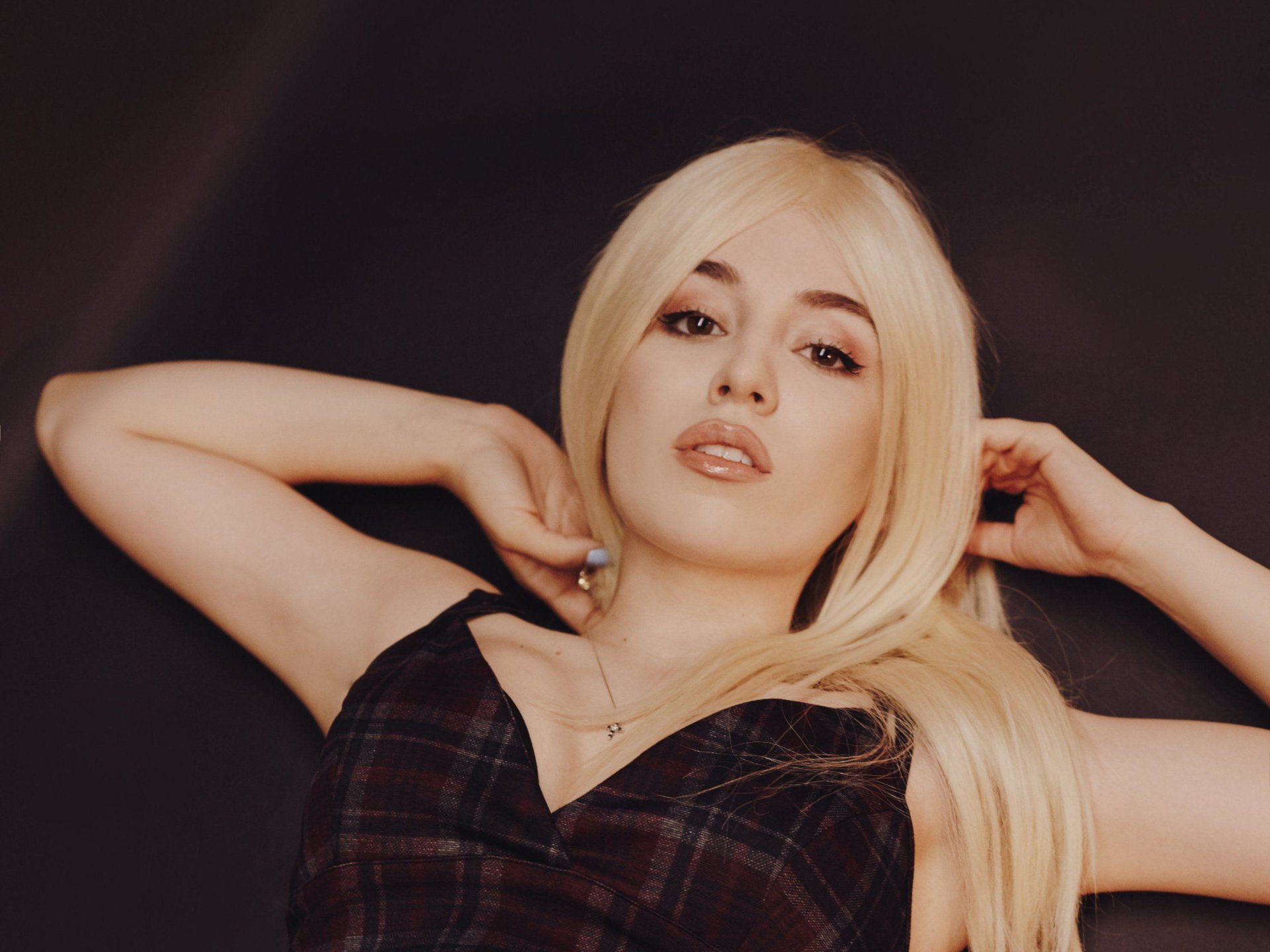 Download Music Ava Max HD Wallpaper