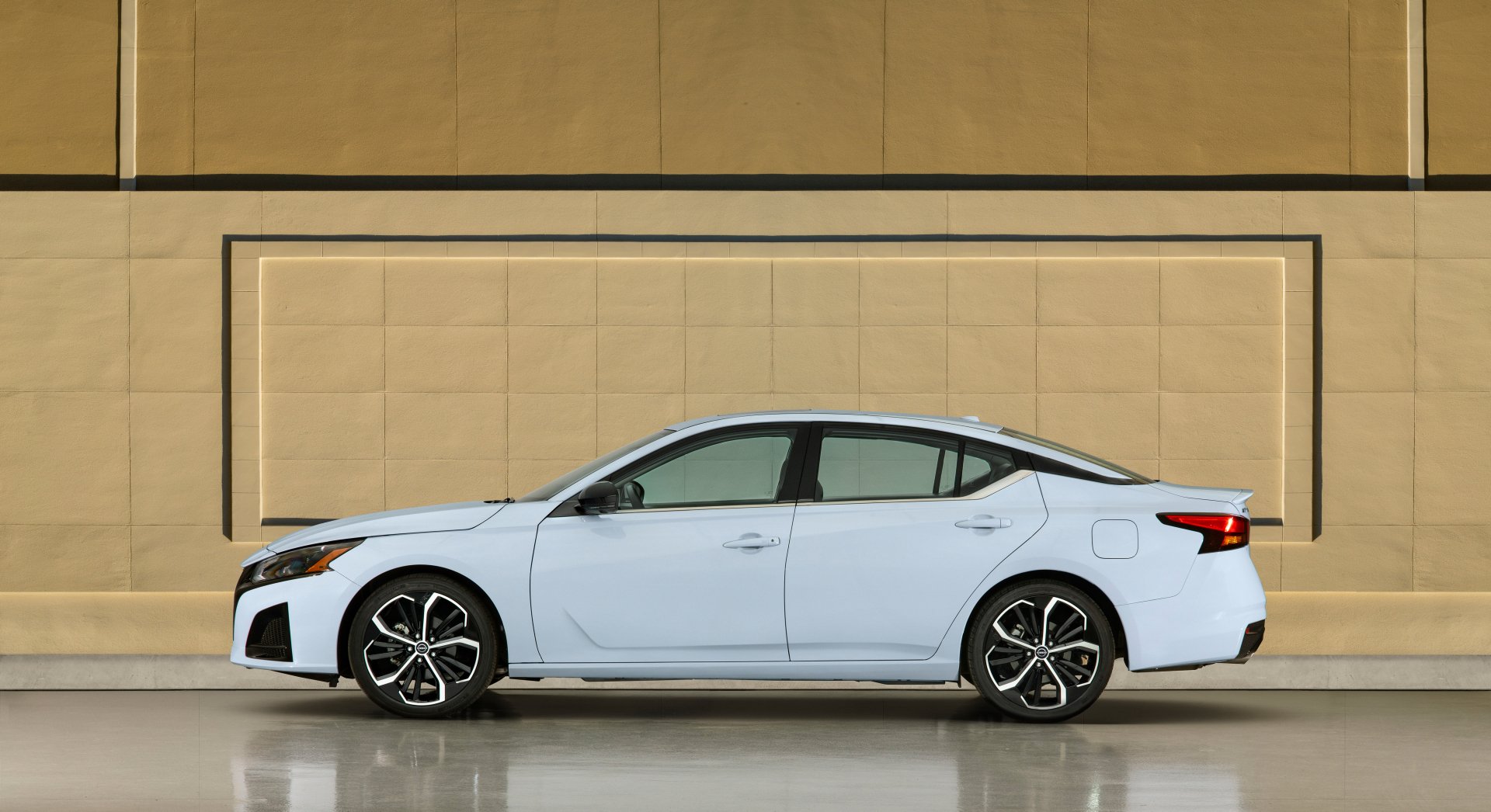 Download Vehicle Nissan Altima 4k Ultra HD Wallpaper