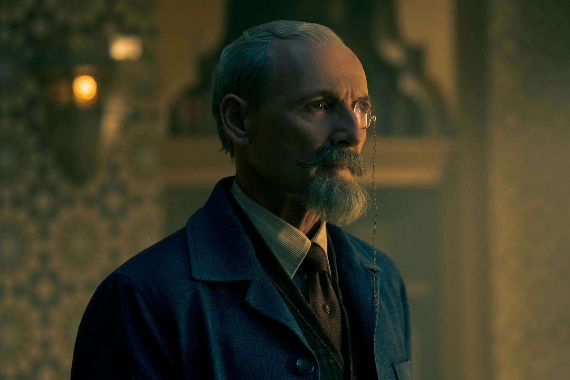 Download Colm Feore Reginald Hargreeves TV Show The Umbrella Academy HD Wallpaper