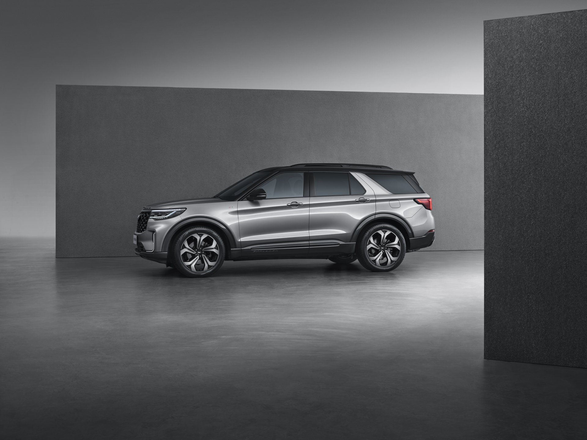 Download Vehicle Ford Explorer ST-Line 4k Ultra HD Wallpaper