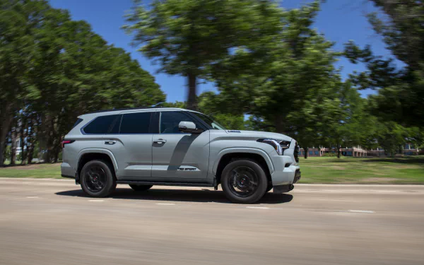 vehicle Toyota Sequoia HD Desktop Wallpaper | Background Image