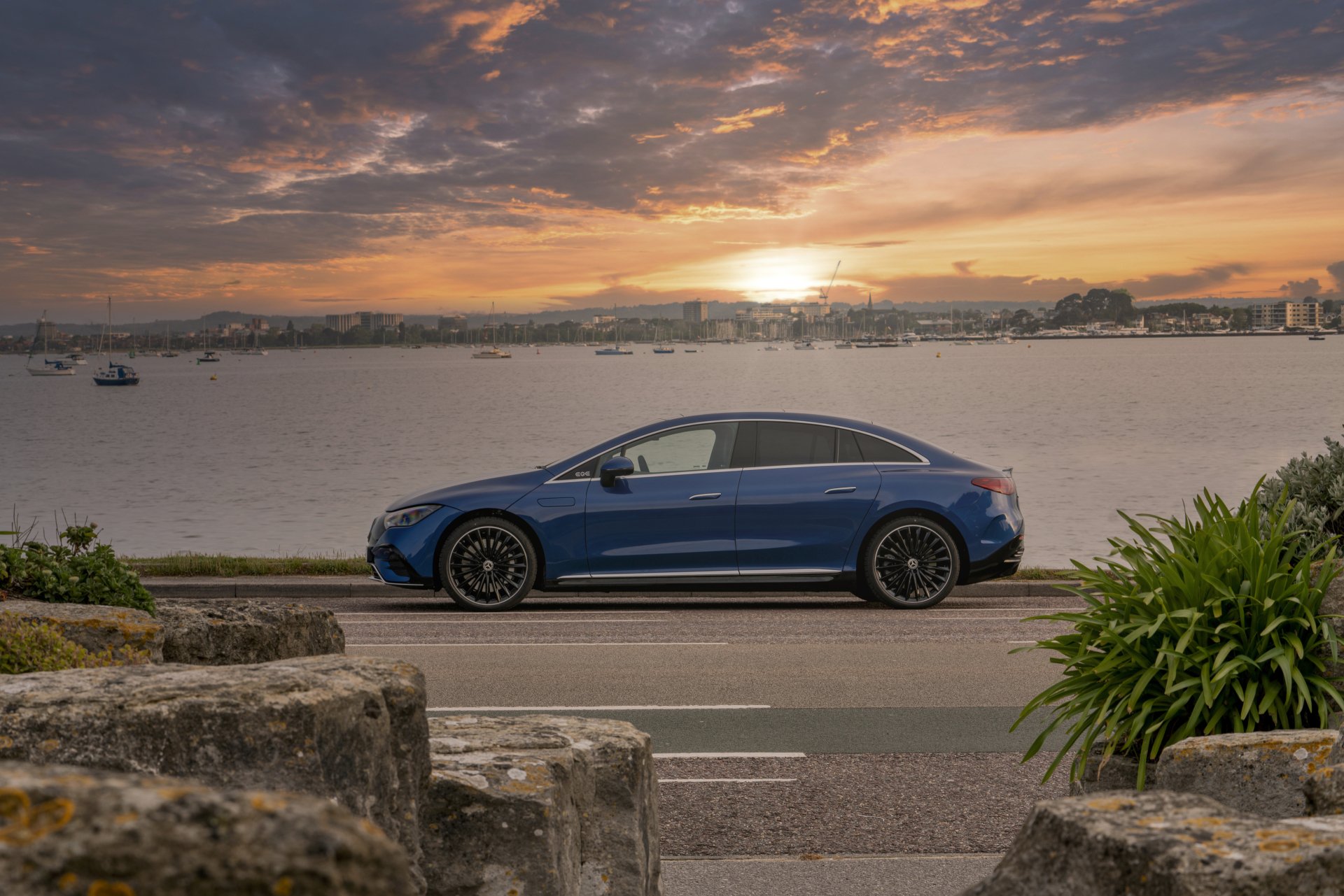 Download Vehicle Mercedes-Benz EQE 4k Ultra HD Wallpaper