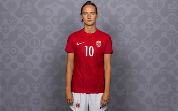 Sports Caroline Graham Hansen Soccer Player Norway Women's National Football Team HD Wallpaper | Background Image