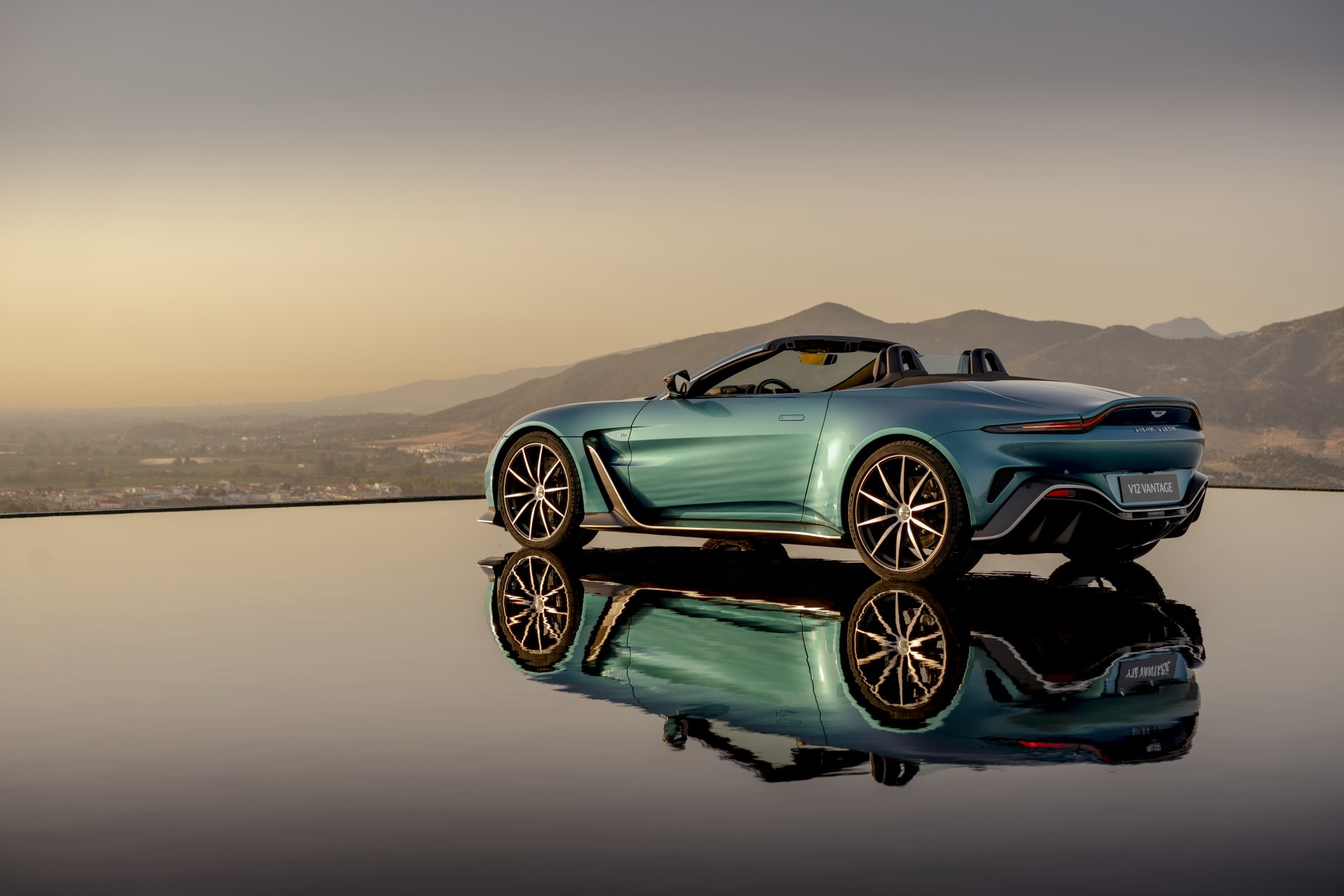 Download Vehicle Aston Martin V12 Vantage 8k Ultra HD Wallpaper