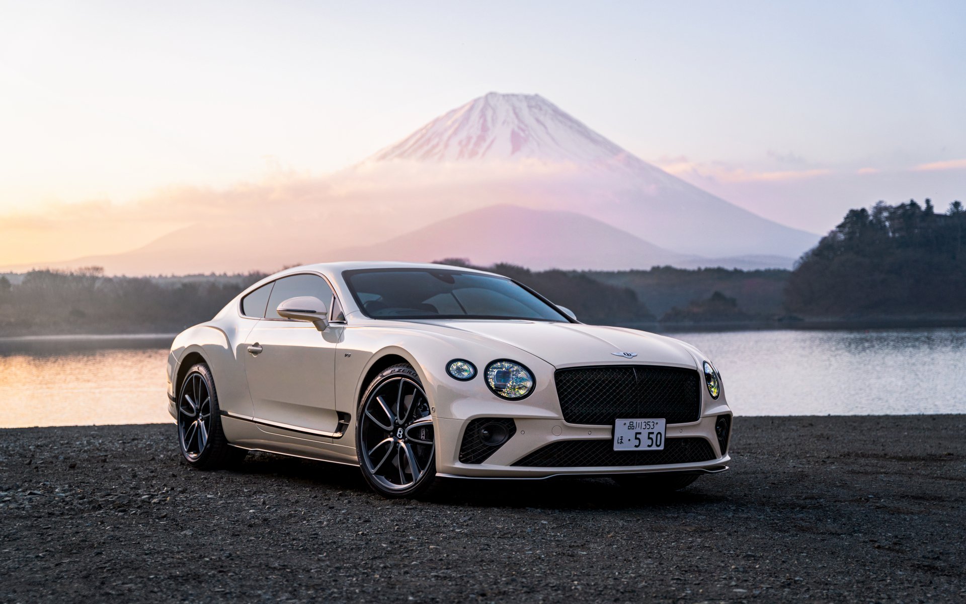 Download Vehicle Bentley Continental GT V8 8k Ultra HD Wallpaper