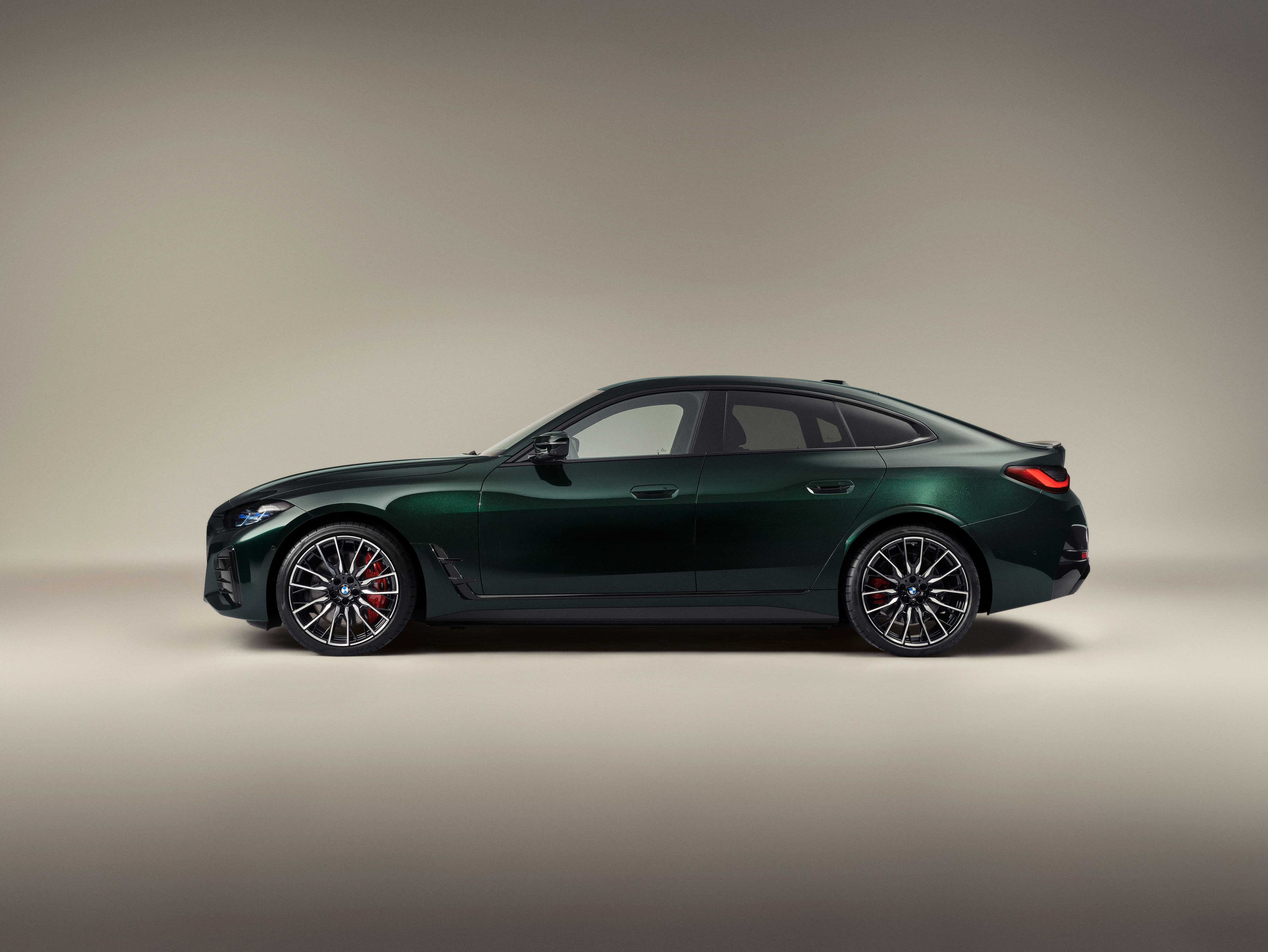 Vehicles BMW i4 M50 HD Wallpaper | Background Image