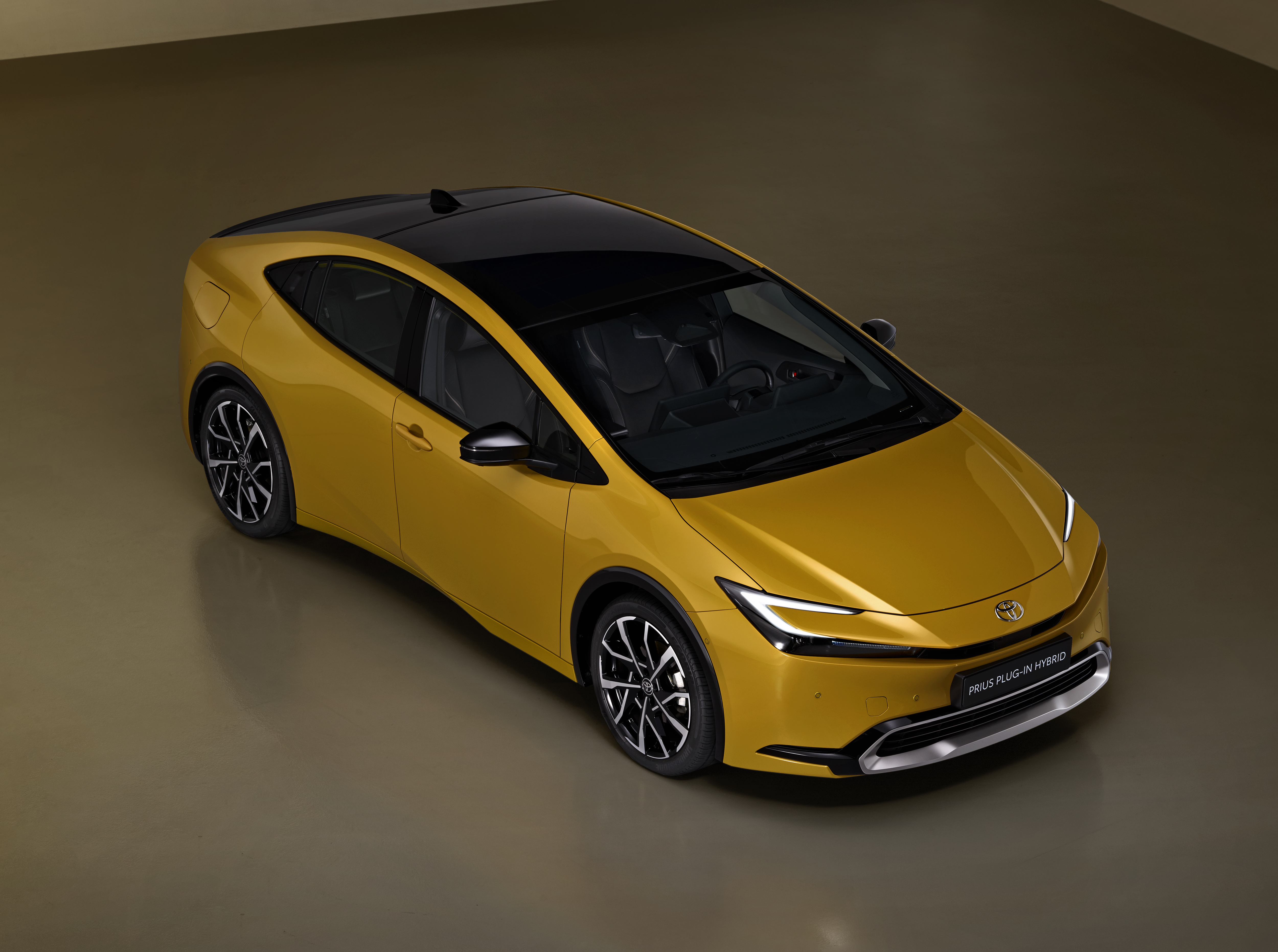 Приус 2024. Toyota Prius 2022-2023. Тойота Приус 2022. Тойота Приус 2023. Новый Тойота Приус 2023.