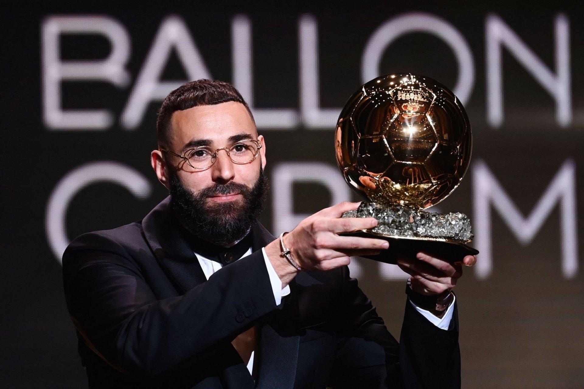 Download Ballon D'Or Karim Benzema Sports HD Wallpaper