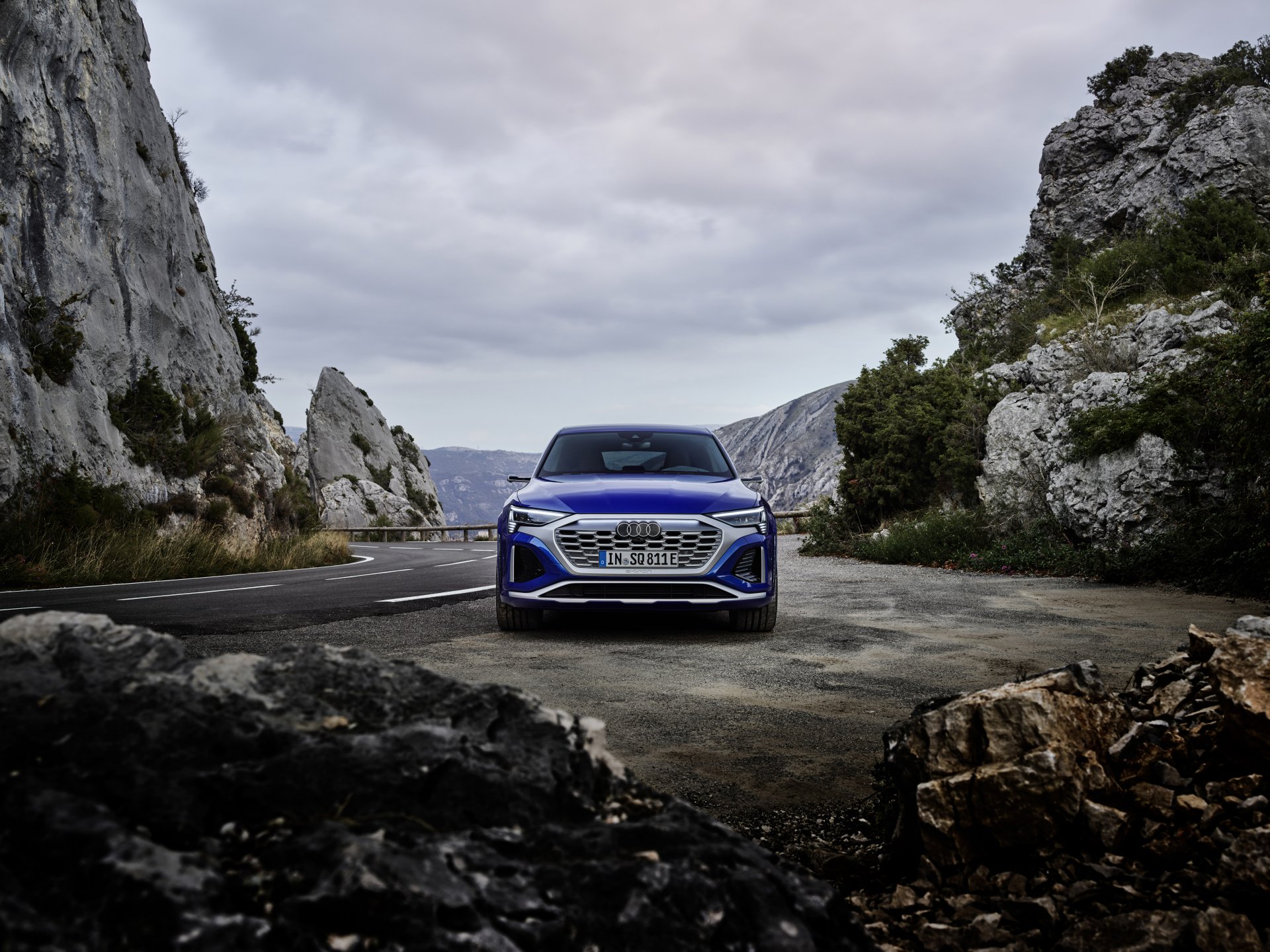 Download Vehicle Audi SQ8 8k Ultra HD Wallpaper