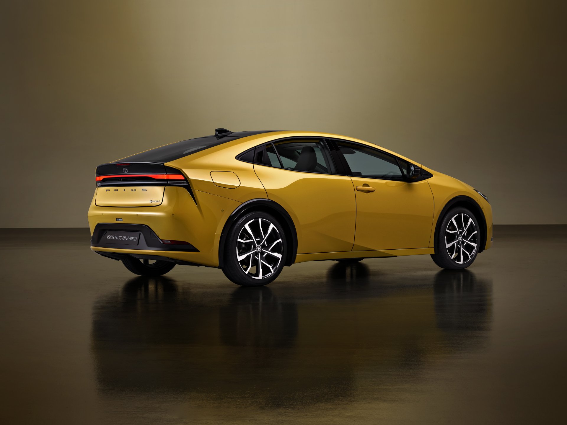 Download Vehicle Toyota Prius 4k Ultra HD Wallpaper