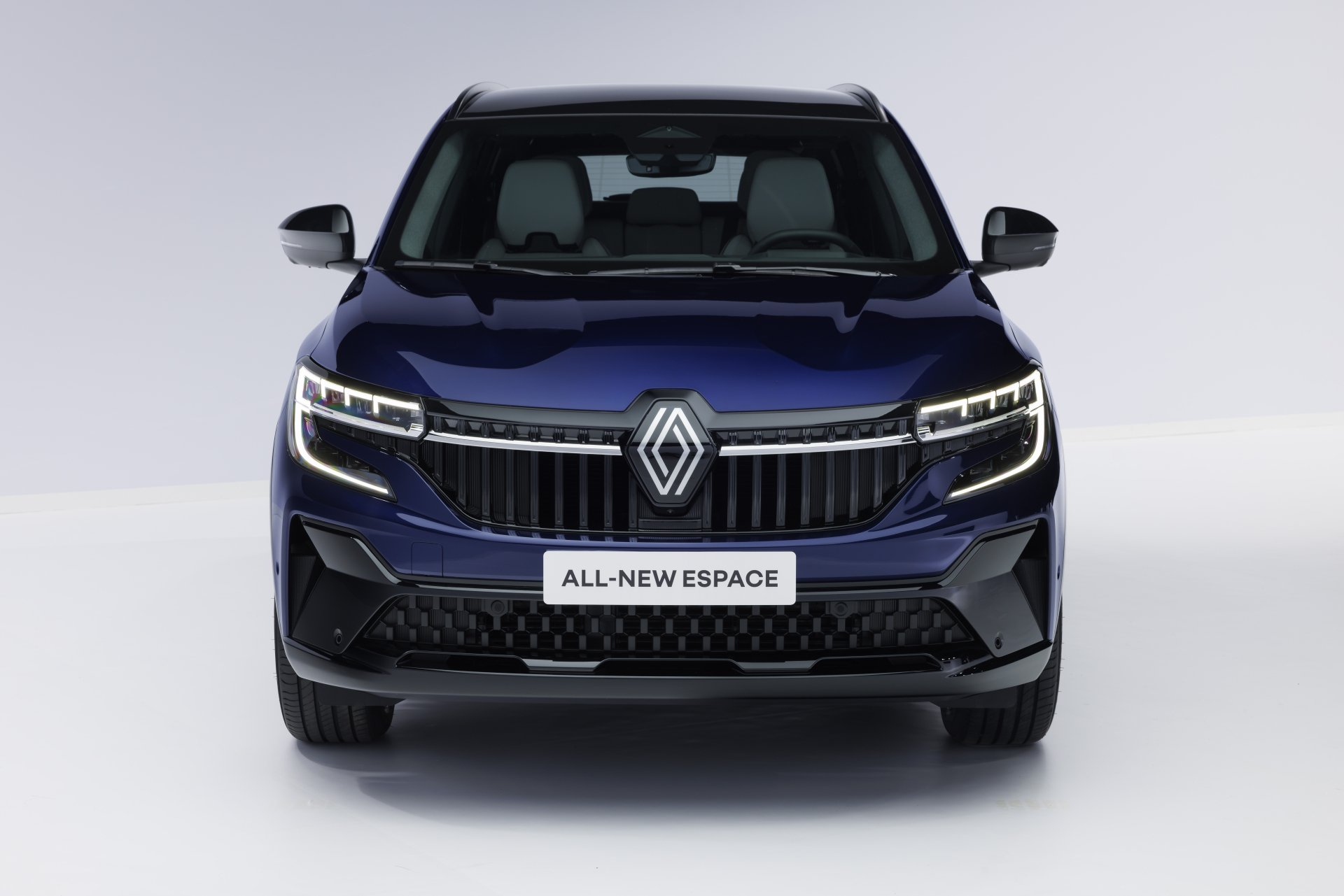 Download Vehicle Renault Espace E-TECH 8k Ultra HD Wallpaper