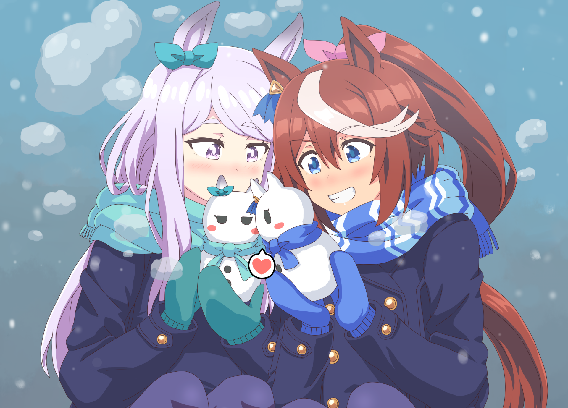 2K Quad HD PC desktop wallpaper: anime portrait of Tokai Teio and Mejiro McQueen (Uma Musume: Pretty Derby) in winter coats and scarves, smiling and holding snowman plushies.