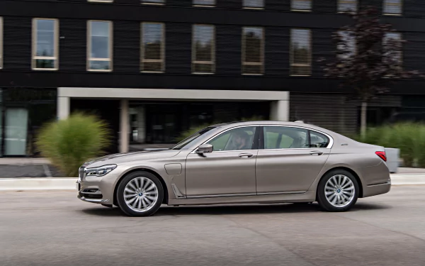  BMW 740Le iPerformance Pure Excellence