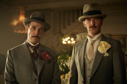High-definition desktop wallpaper featuring two characters from the TV show Peaky Blinders dressed in early 20th-century attire.