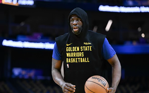 Golden State Warriors player in action on the court, HD basketball desktop wallpaper.