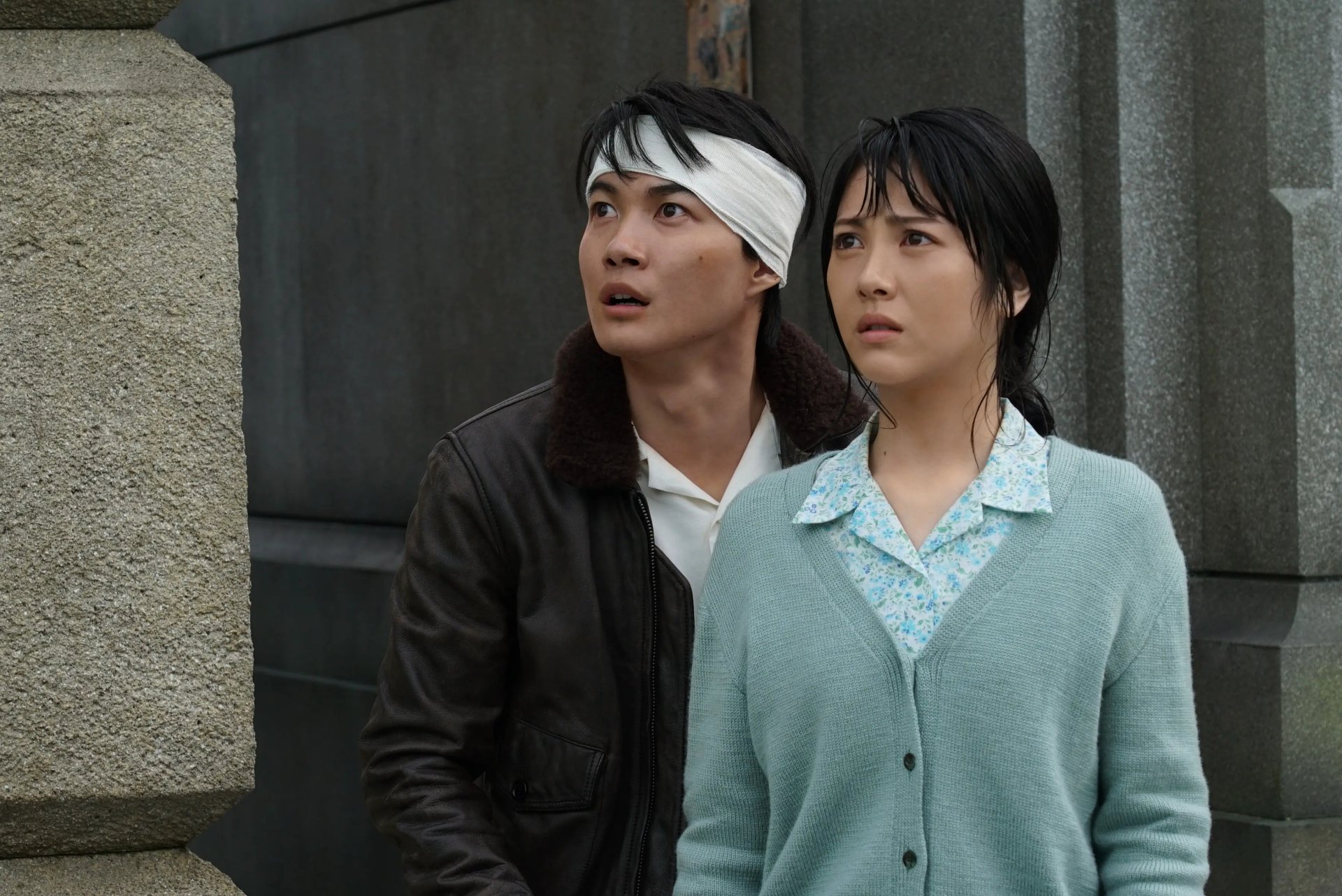 HD desktop wallpaper featuring two actors from the movie Godzilla Minus One looking upwards with expressions of shock and concern.