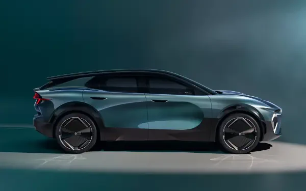 A sleek side view of a modern Renault car showcasing its distinctive design and emblem, presented as a striking 4K Ultra HD desktop wallpaper.