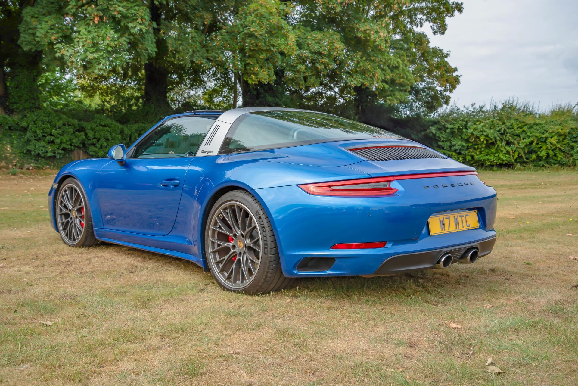 Download Car Porsche 4k Ultra HD Wallpaper