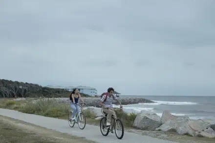 4K Ultra HD desktop wallpaper featuring a scene from the TV show The Summer I Turned Pretty, with two people biking along a coastal path under a cloudy sky.