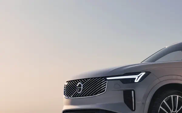 A close-up view of a Volvo XC90 Facelift against a soft, gradient background, showcasing its sleek design and modern features in vibrant 4K Ultra HD detail.