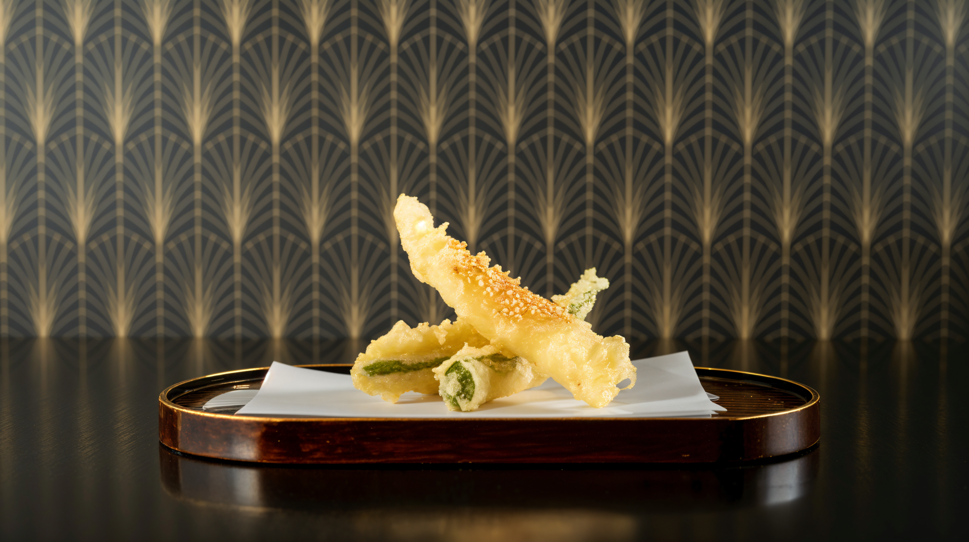 4K Ultra HD PC desktop wallpaper showing golden tempura on a lacquer tray against an art-deco patterned background.