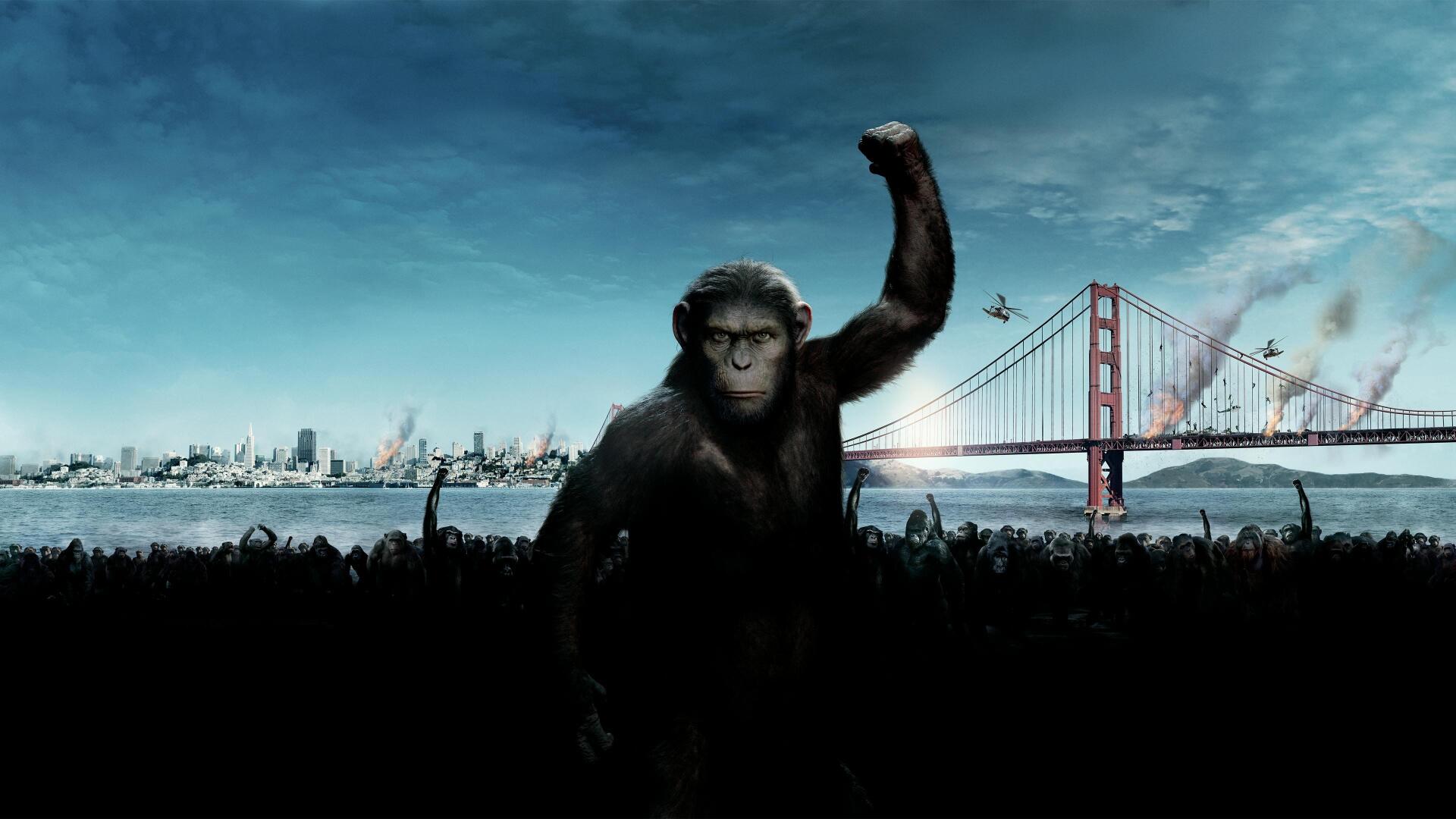 Rise of the Planet of the Apes 4K Ultra HD PC desktop wallpaper: a powerful ape raises its fist before the Golden Gate Bridge, silhouetted crowd and city skyline under a dramatic sky.